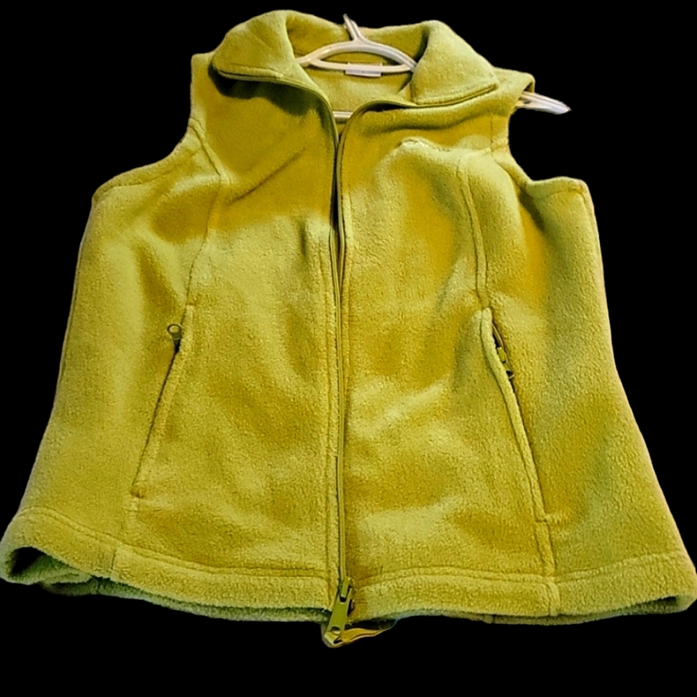 Like new green Columbia size small vest.